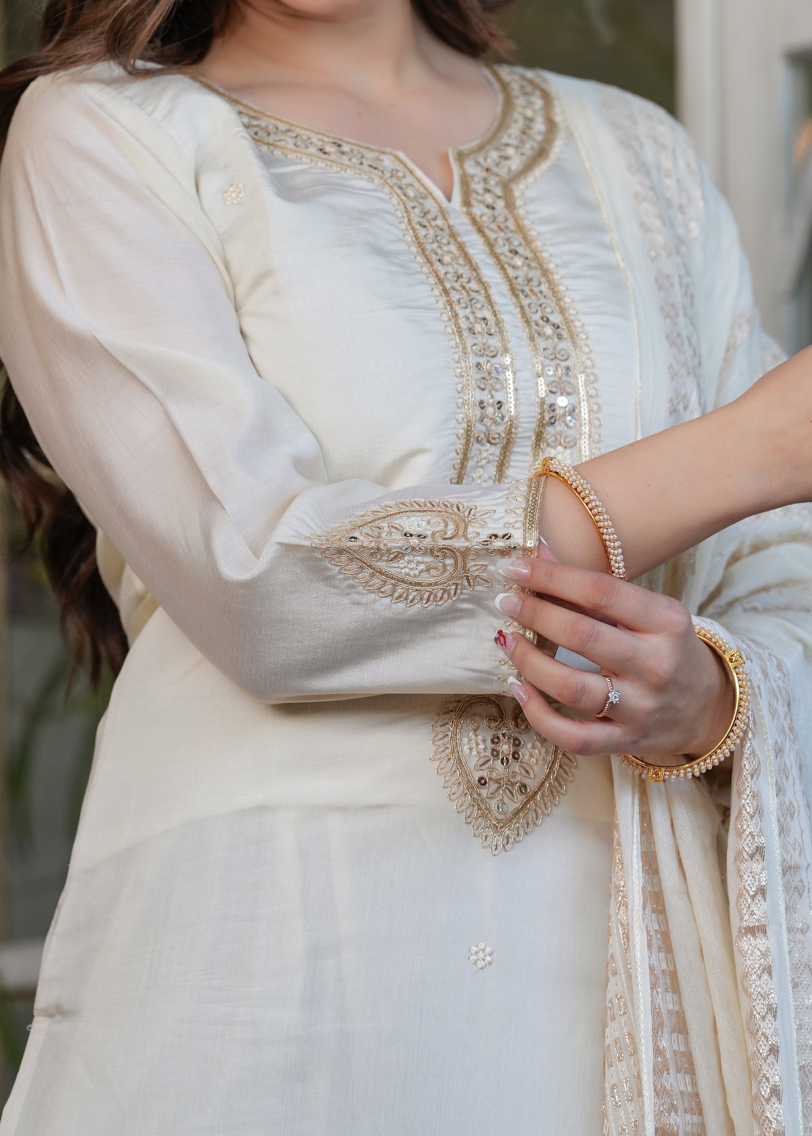 Elegant Off-White Embroidered Kurta Pant Set with Designer Dupatta for Women